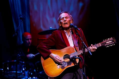 Orillia mourns hometown legend Gordon Lightfoot, makes books of condolences available